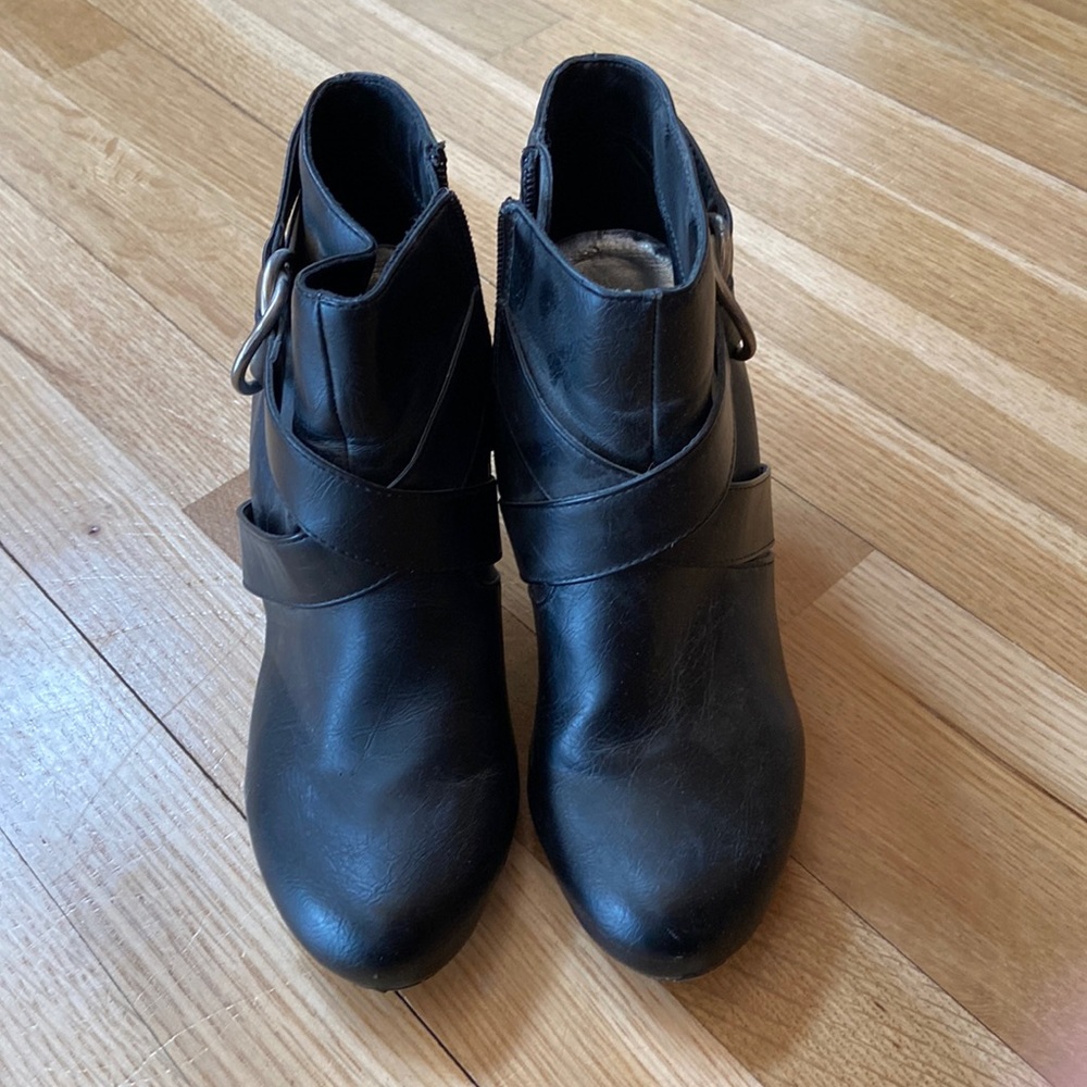 Heeled ankle booties